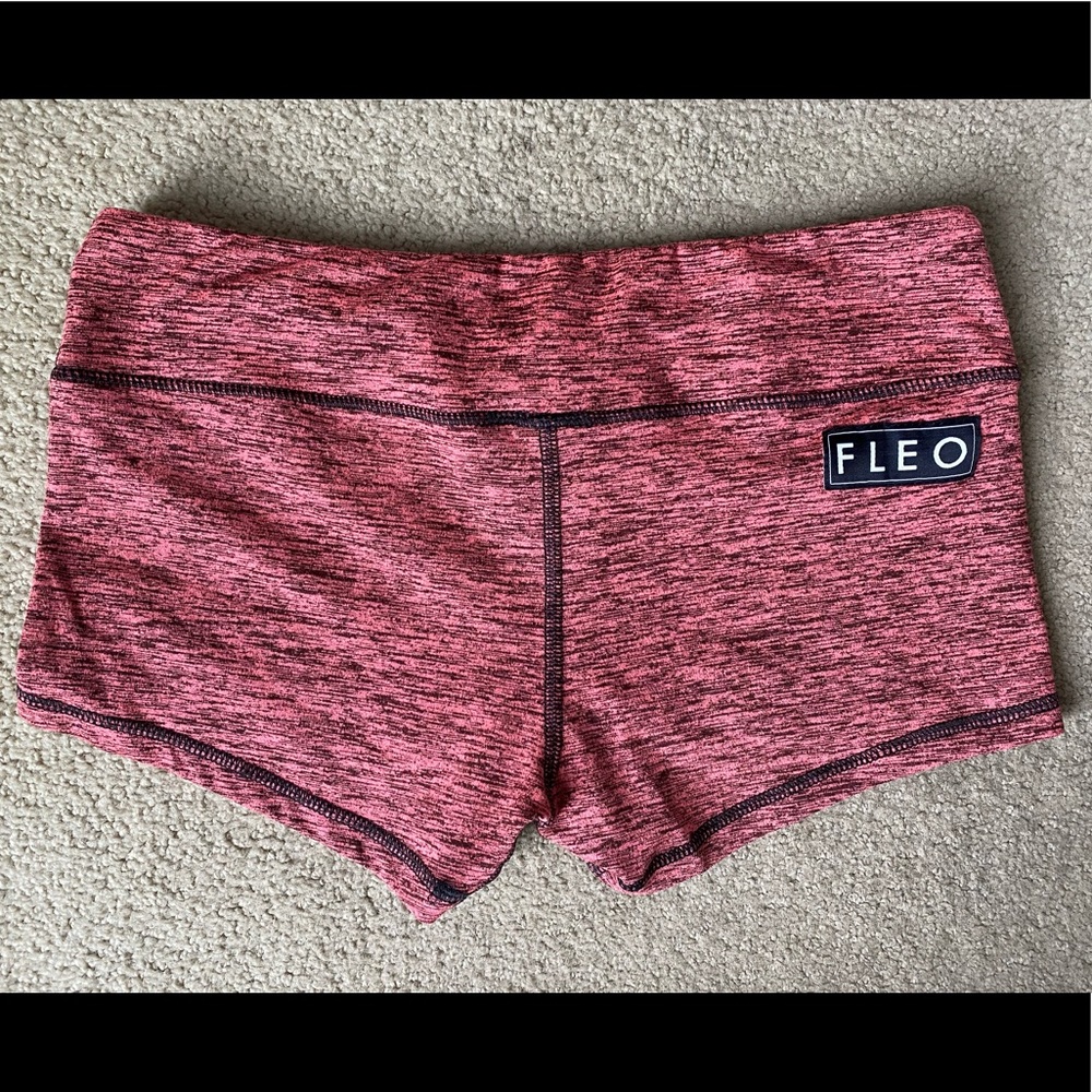 FLEO original shorts size medium 2.5” inseam mid rise bounce fabric watermelon